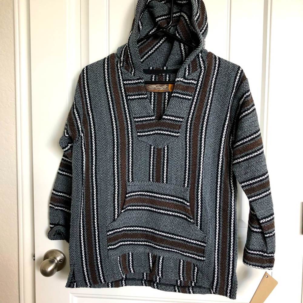 🆕 NWT—Retrofit Medium Sweater